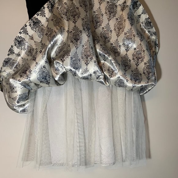 Empire Waist Black & White Dress. Mini length. - Picture 5 of 10